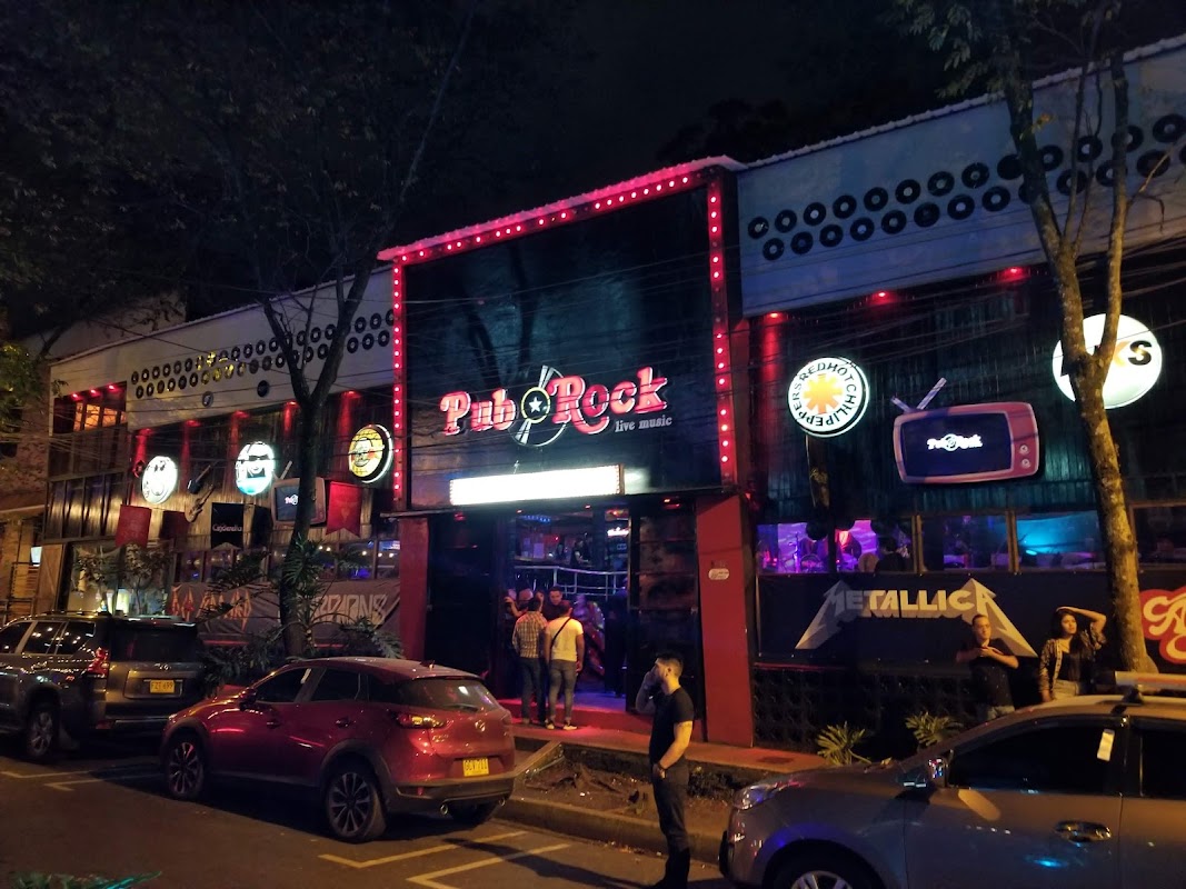 Parque Lleras area in El Poblado, Medell&iacute;n &mdash; restaurants and trees lining the plaza