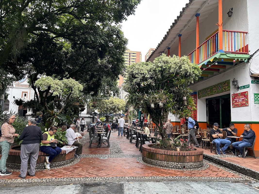 Parque Principal de Sabaneta with the basilica and surrounding plaza
