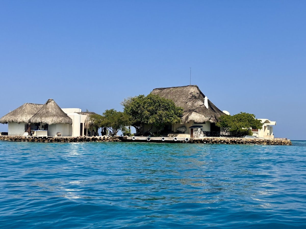 Crystal clear waters around the Rosario Islands near Cartagena